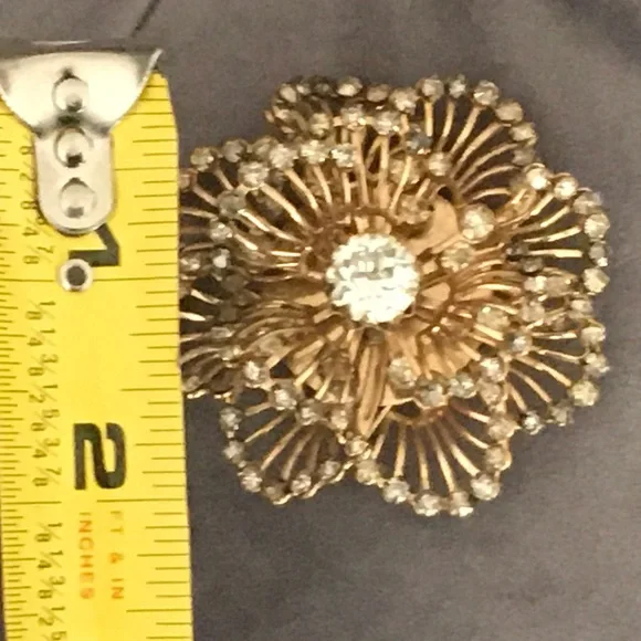 Vintage Kramer RHINESTONE Brooch - Picture 5 of 5